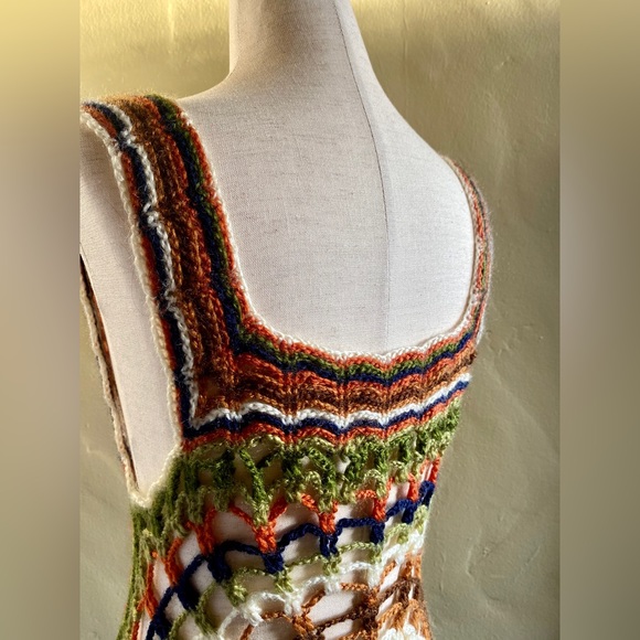 SOLD! 🔴 Vintage Crochet Single Stitch Sweater Vest | 1970’s Multicolor - Picture 7 of 13